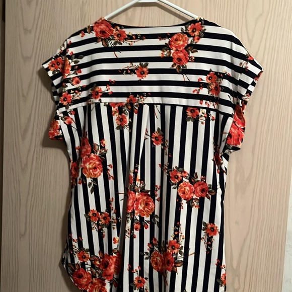 Faith and joy shirt size lrg. Beautiful roses with blue strips attractive - Picture 5 of 6